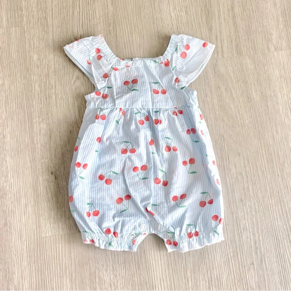 NWOT- Set of 2 Carter’s Newborn Outfits